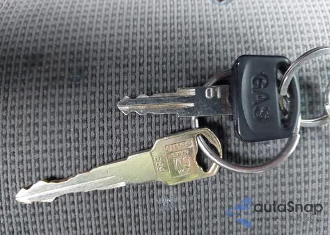 1998 Buick Skylark Custom z USA, uszkodzony, nr VIN 1G4NJ52M7WC401547